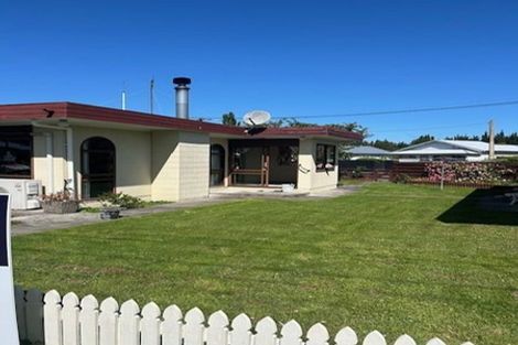 Photo of property in 1 Waverley Street, Waipawa, 4210