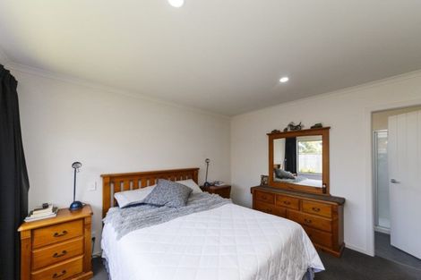Photo of property in 99a Schnell Drive, Kelvin Grove, Palmerston North, 4414