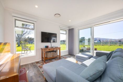 Photo of property in 1 Ashgrove Lane, Ashhurst, Palmerston North, 4470
