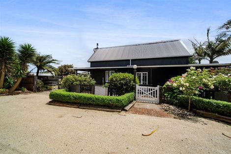 Photo of property in 18 Ohawe Terrace, Ohawe, Hawera, 4671