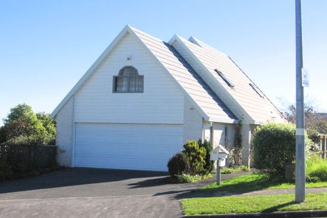 Photo of property in 15 Silkwood Grove, Totara Heights, Auckland, 2105
