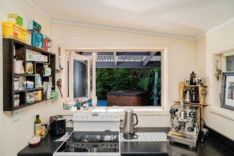 Photo of property in 50 Oxford Terrace, Coromandel, 3506