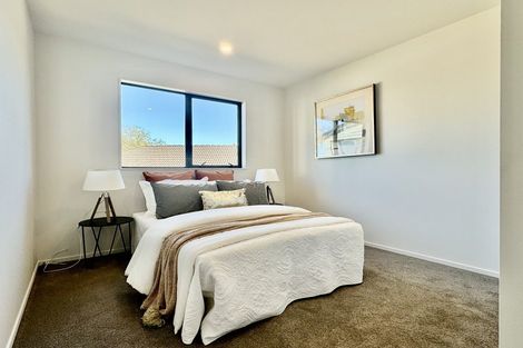 Photo of property in 2/143 Carlisle Road, Northcross, Auckland, 0632