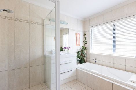 Photo of property in 21 Pinotage Drive, Greenmeadows, Napier, 4112