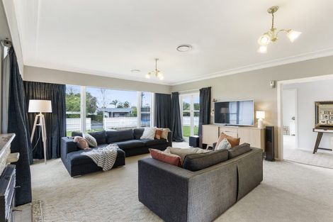 Photo of property in 58 Yeovil Road, Te Atatu Peninsula, Auckland, 0610
