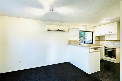 Photo of property in 2/92 North Avon Road, Richmond, Christchurch, 8013