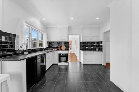 Photo of property in 92 Mangere Road, Otahuhu, Auckland, 1062