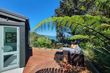 Photo of property in 21 Dillon Street, Lowry Bay, Lower Hutt, 5013