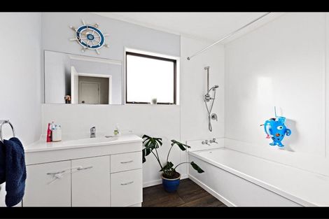 Photo of property in 6 Te Moau Avenue, Parakai, 0830