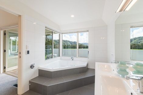 Photo of property in 70 Barton Road, Heretaunga, Upper Hutt, 5018