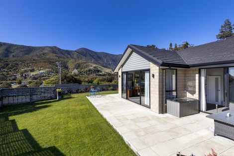 Photo of property in 10 Admiralty Place, Waikawa, Picton, 7220