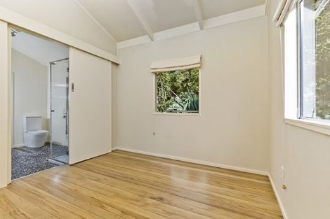 Photo of property in 109 Domain Crescent, Muriwai, Waimauku, 0881