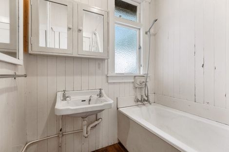 Photo of property in 176 Huatoki Street, Upper Vogeltown, New Plymouth, 4310