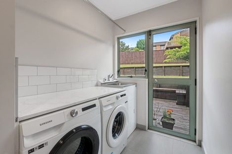 Photo of property in 24 Goldfinch Rise, Unsworth Heights, Auckland, 0632