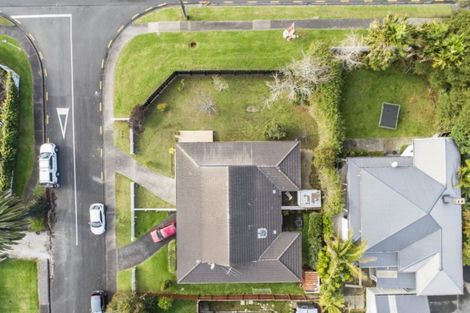 Photo of property in 1/2 Palm Court Drive, Glen Eden, Auckland, 0602