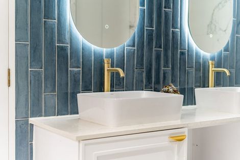 Photo of property in 33 Oak Avenue, Paremata, Porirua, 5024