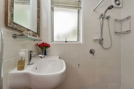 Photo of property in 22 Salamanca Road, Sunnynook, Auckland, 0620