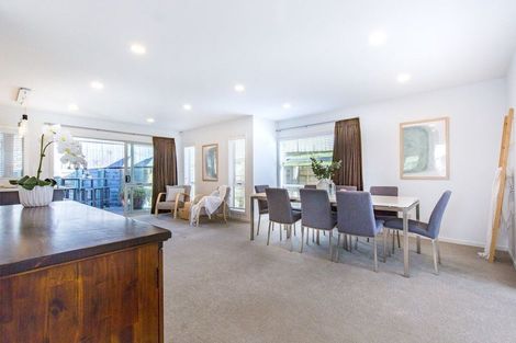 Photo of property in 84 Lake Panorama Drive, Henderson Valley, Auckland, 0612