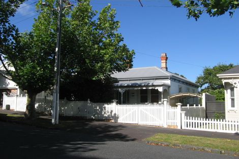 Photo of property in 28 Herne Bay Road, Herne Bay, Auckland, 1011