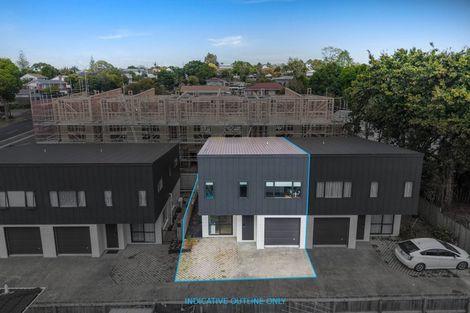 Photo of property in 222c Pakuranga Road, Pakuranga Heights, Auckland, 2010