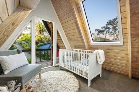 Photo of property in 1/5 Glenbush Place, Birkenhead, Auckland, 0626