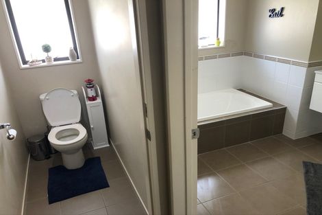 Photo of property in 20 Breaker Grove, Waiuku, 2123