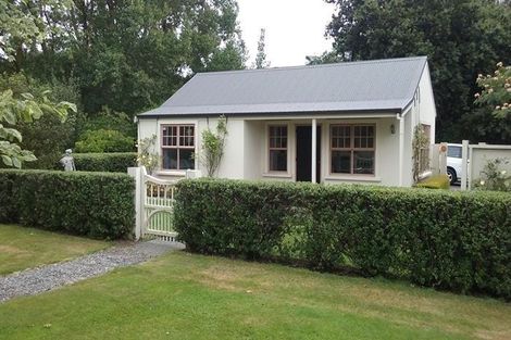 Photo of property in 5 Waicola Drive, Fitzherbert, Palmerston North, 4471