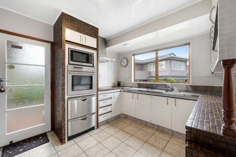 Photo of property in 16 Tercel Place, Sunnyhills, Auckland, 2010