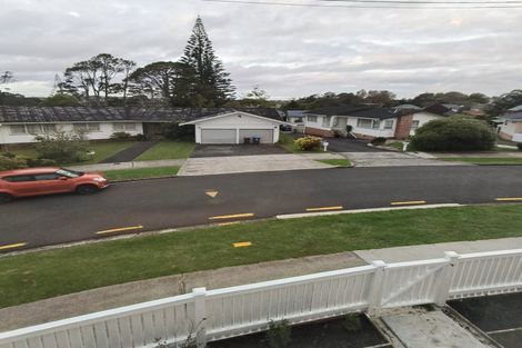 Photo of property in 13e Windermere Crescent, Blockhouse Bay, Auckland, 0600