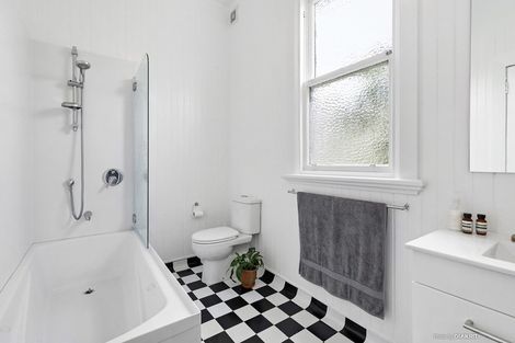 Photo of property in 26 Melbourne Road, Island Bay, Wellington, 6023