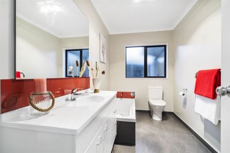 Photo of property in 10 Bokeen Lane, Flat Bush, Auckland, 2019
