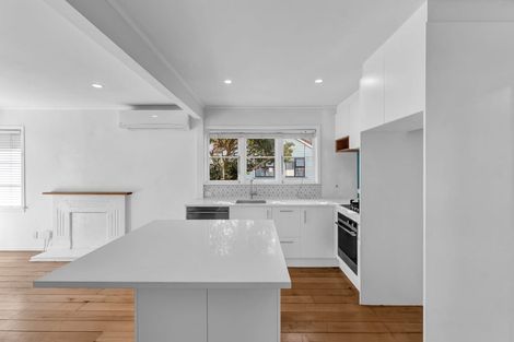 Photo of property in 210 Pilkington Road, Point England, Auckland, 1072