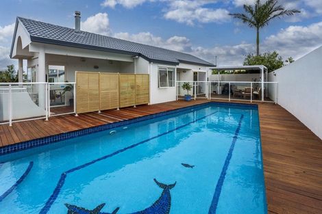 Photo of property in 8 Caversham Drive, Torbay, Auckland, 0630