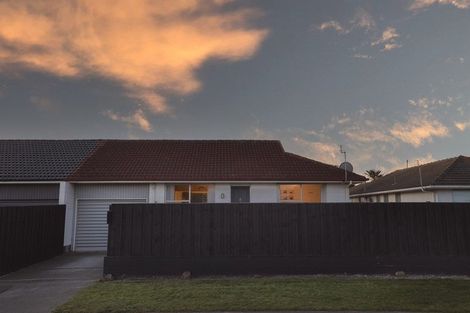 Photo of property in 82 Pacific Road, North New Brighton, Christchurch, 8083