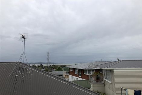 Photo of property in 1/13 Fairlea Road, Te Atatu South, Auckland, 0610