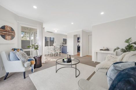 Photo of property in 2/17 Bain Place, Bucklands Beach, Auckland, 2014