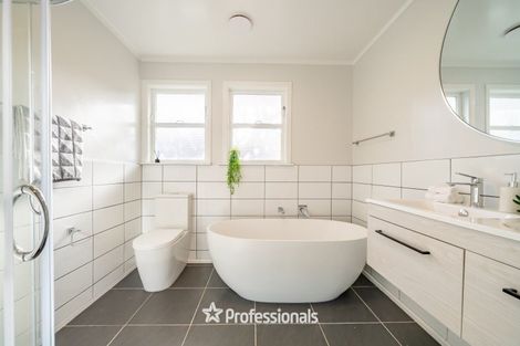 Photo of property in 190 Dowse Drive, Maungaraki, Lower Hutt, 5010