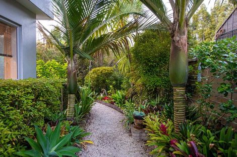 Photo of property in 10 Kahikatea Close, Campbells Bay, Auckland, 0630