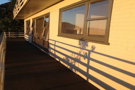 Photo of property in 28-30 Matipo Street, Eastbourne, Lower Hutt, 5013