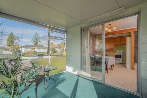 Photo of property in 15 Sunvue Road, Glen Eden, Auckland, 0602