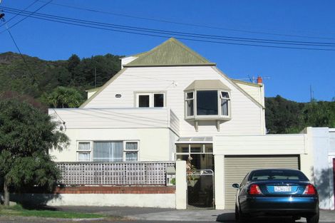 Photo of property in 2 Kowhai Street, Eastbourne, Lower Hutt, 5013