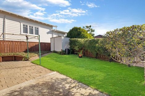 Photo of property in 37 Roys Road, Weymouth, Auckland, 2103