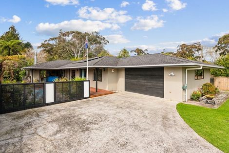 Photo of property in 35 Greenaway Road, Waikanae, 5036