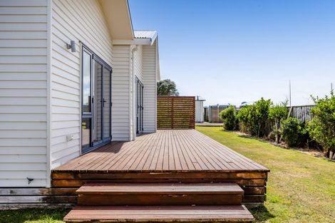 Photo of property in 630 South Road, Omata, New Plymouth, 4374