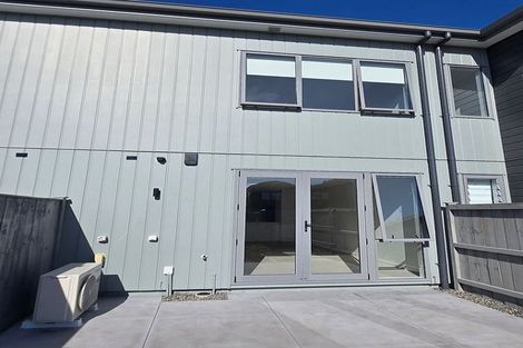 Photo of property in 8 Park Green Avenue, Rosehill, Papakura, 2113