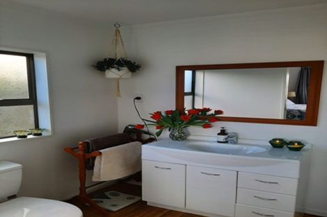 Photo of property in 21 Gledstane Road, Stanmore Bay, Whangaparaoa, 0932