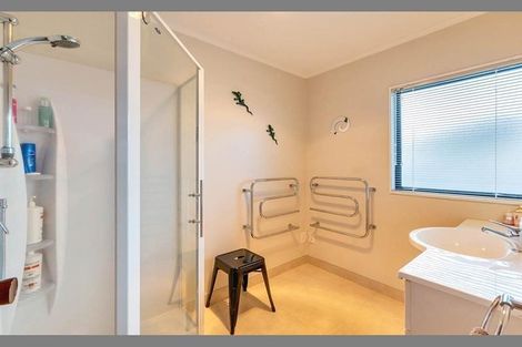 Photo of property in 5 Zurich Place, Weymouth, Auckland, 2103