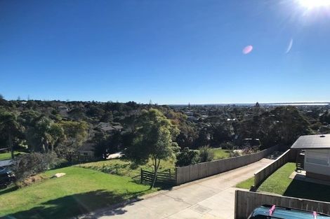 Photo of property in 213a Golf Road, Titirangi, Auckland, 0604