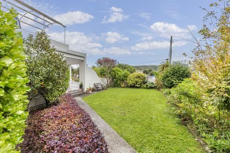 Photo of property in 32 Paremata Crescent, Paremata, Porirua, 5024