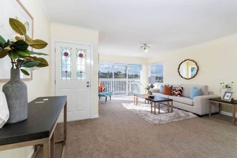 Photo of property in 62 Lyons Avenue, Murrays Bay, Auckland, 0630